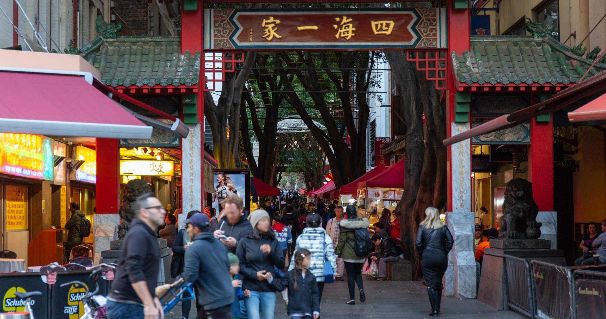 金曜日の夜はチャイナタウンのフライデー・ナイトマーケット(CHINATOWN FRIDAY NIGHT MARKET) 金曜日の夜はチャイナタウンのフライデー・ナイトマーケット(CHINATOWN FRIDAY NIGHT MARKET)