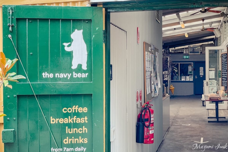 ヨットハーバーにあるカフェ「NAVY BEAR（ネイビー・ベア）」　ラッシュカッターズ・ベイ