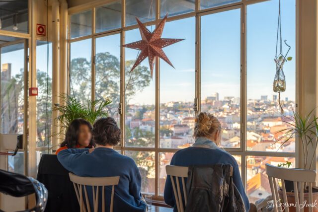 リスボンの隠れ家カフェ「Café da Garagem」で絶景を楽しむ