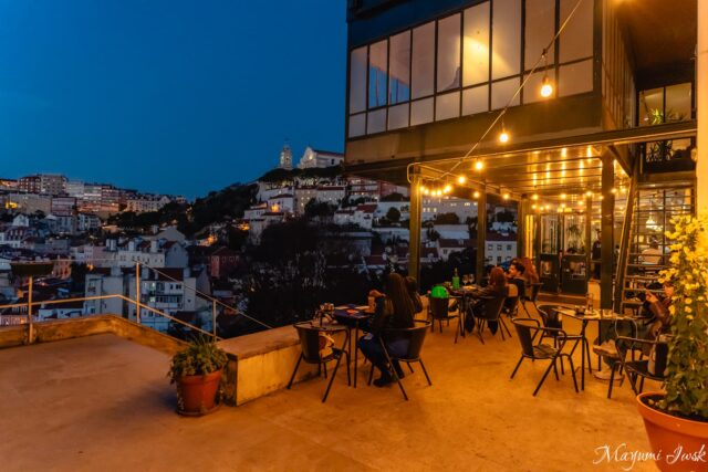 リスボンの隠れ家カフェ「Café da Garagem」で絶景を楽しむ