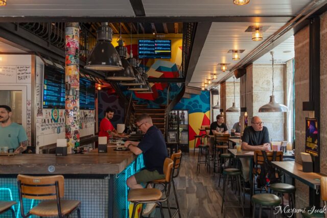 バイシャ地区のビアバー「Brew」でクラフトビールを