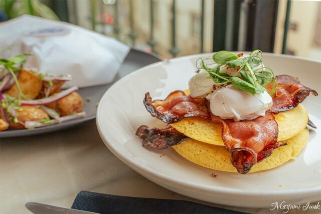 トラムを眺めながら「Dear Breakfast」でゆったりブランチ