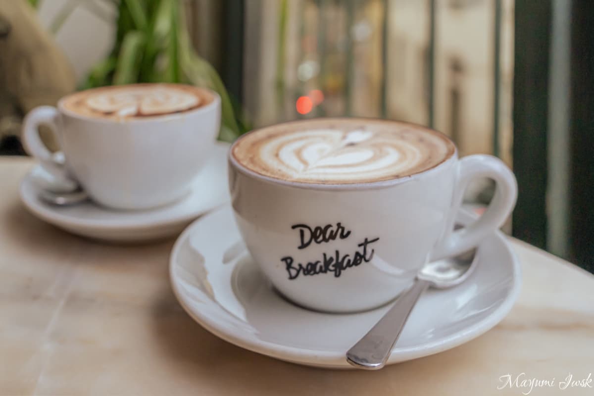 トラムを眺めながら「Dear Breakfast」でゆったりブランチ