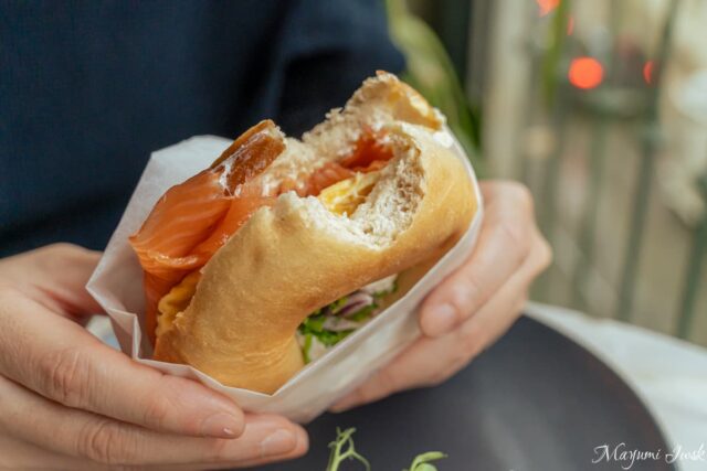 トラムを眺めながら「Dear Breakfast」でゆったりブランチ