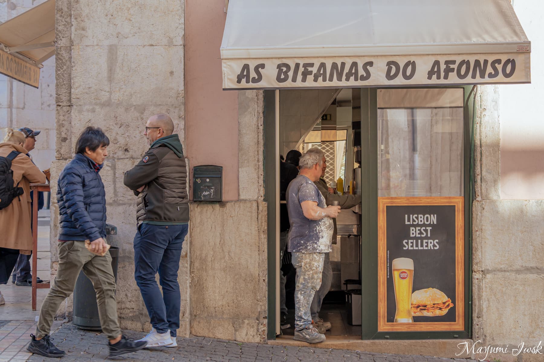 リスボンのローカルグルメ「As Bifanas do Afonso」で味わうビファナ