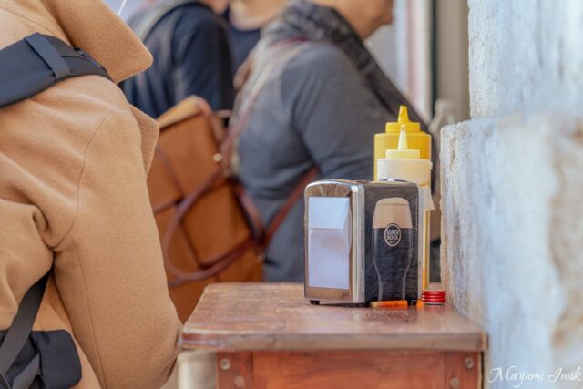 リスボンのローカルグルメ「As Bifanas do Afonso」で味わうビファナ