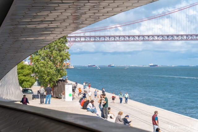 リスボン・ベレン地区の美術館MAAT|建築そのものがアートな空間