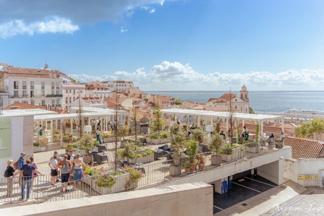 リスボン旧市街の太陽の門 | アルファマのポルタル・ド・ソル展望台