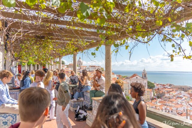 リスボンで「魔女の宅急便」の世界へ｜サンタ・ルジア展望台（Miradouro de Santa Luzia）